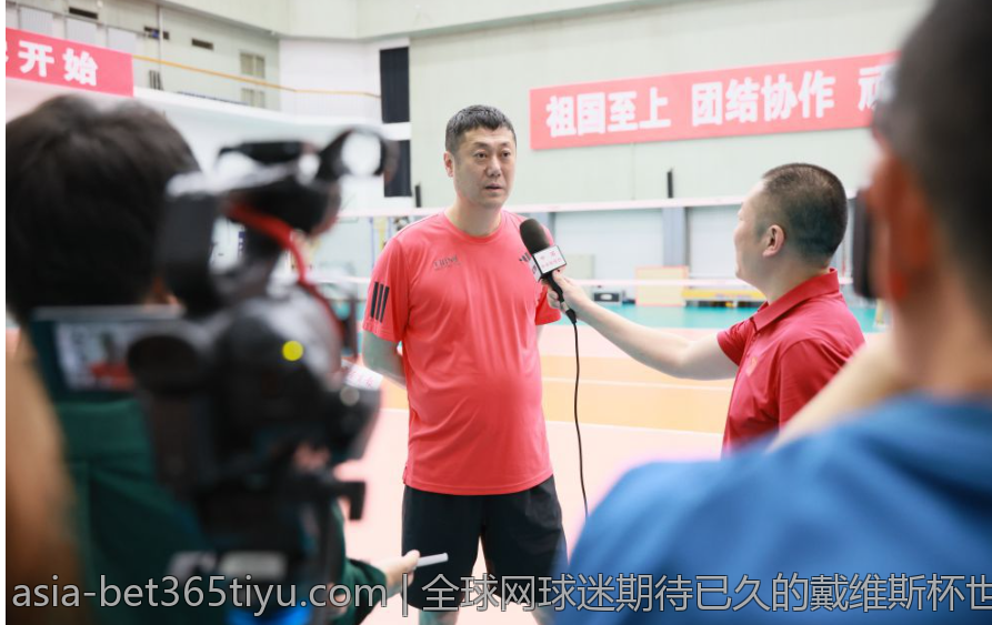 全球网球迷期待已久的戴维斯杯世界组比赛精彩纷呈